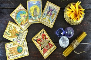 Tarot, tirada de cartas, baraja, astrología, numerología